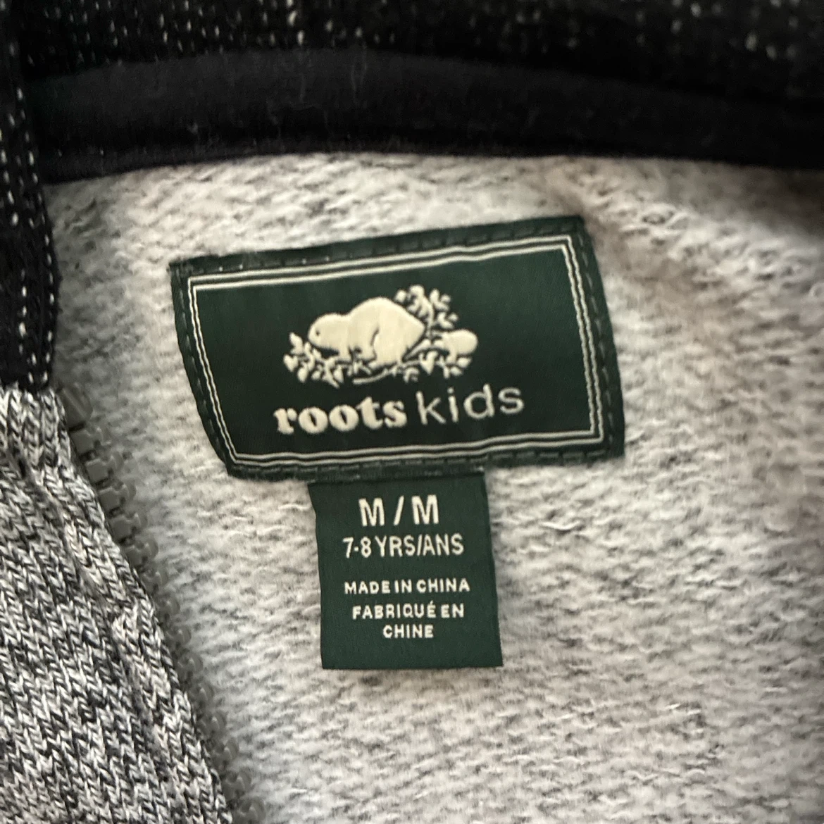 Roots kids ルーツ ジップアップパーカー M 7-8yの写真4枚目