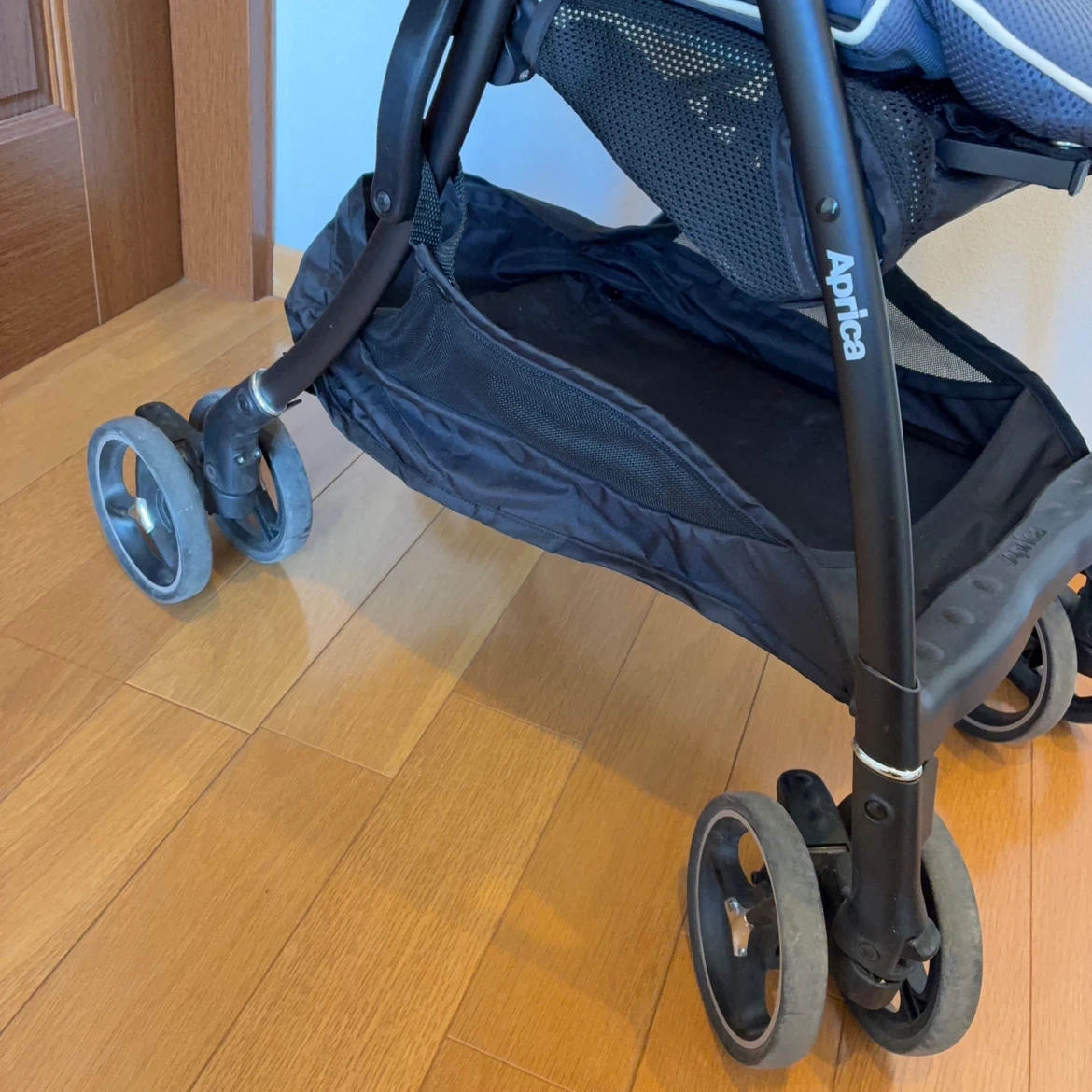 アップリカ ベビーカー グレーの写真2枚目