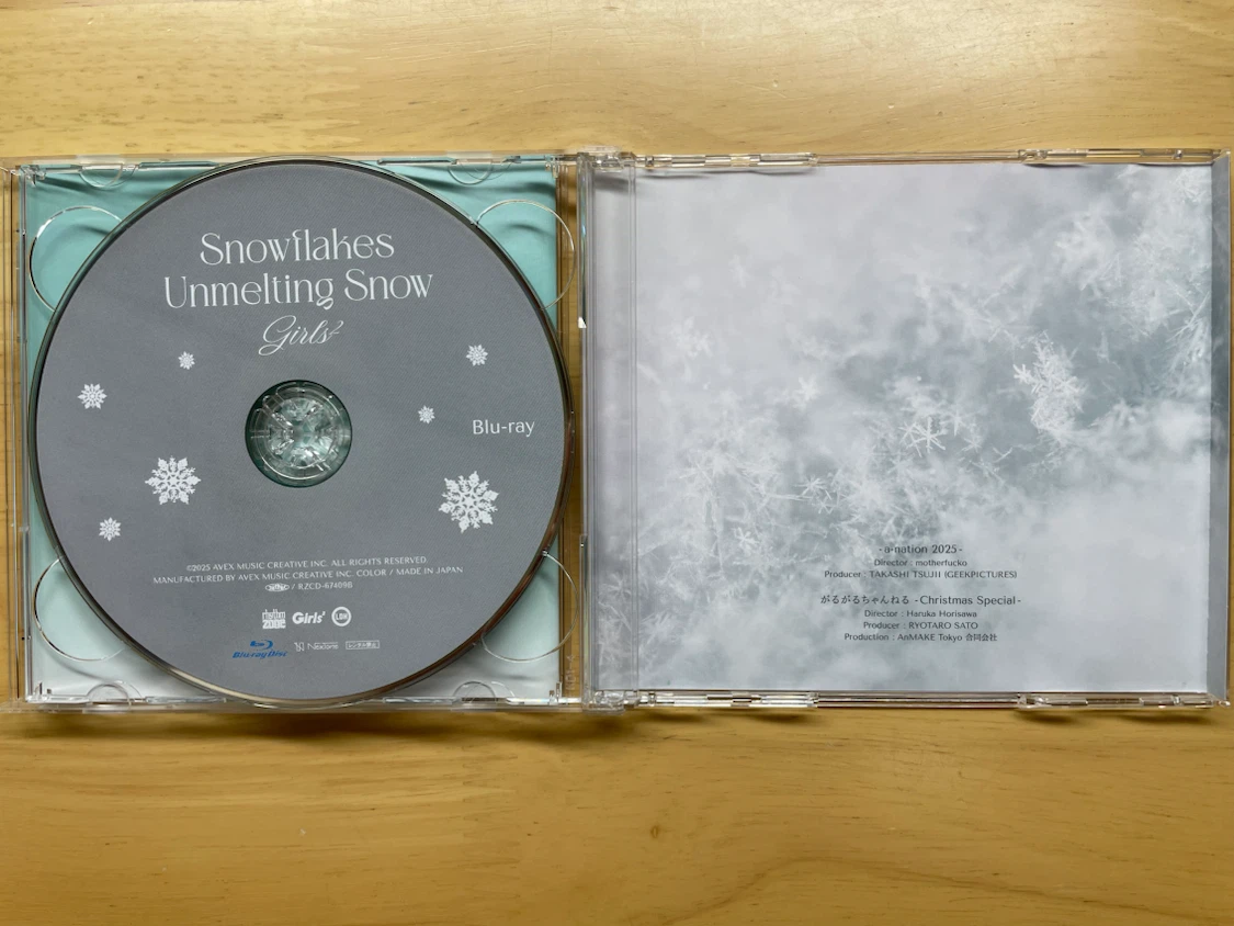 Girls2 Snowflakes CD+Blu-rayの写真4枚目