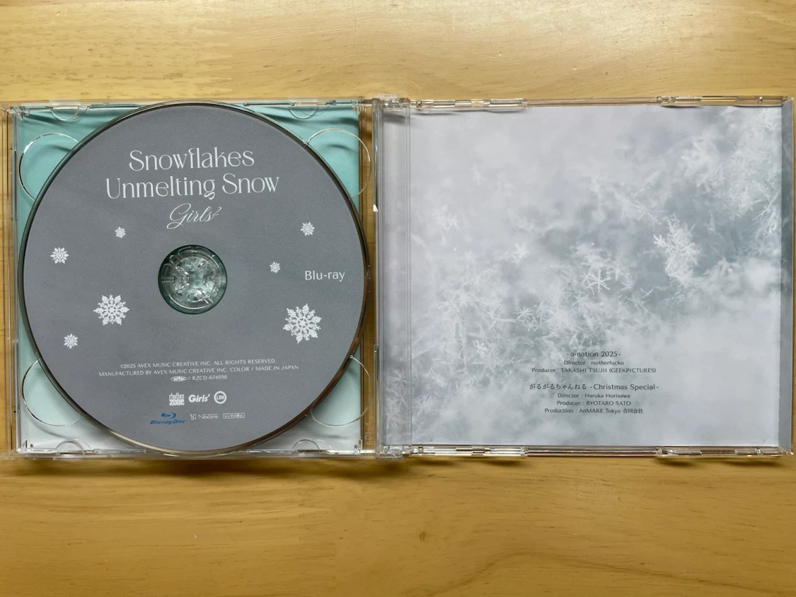 Girls2 Snowflakes CD+Blu-rayの写真4枚目