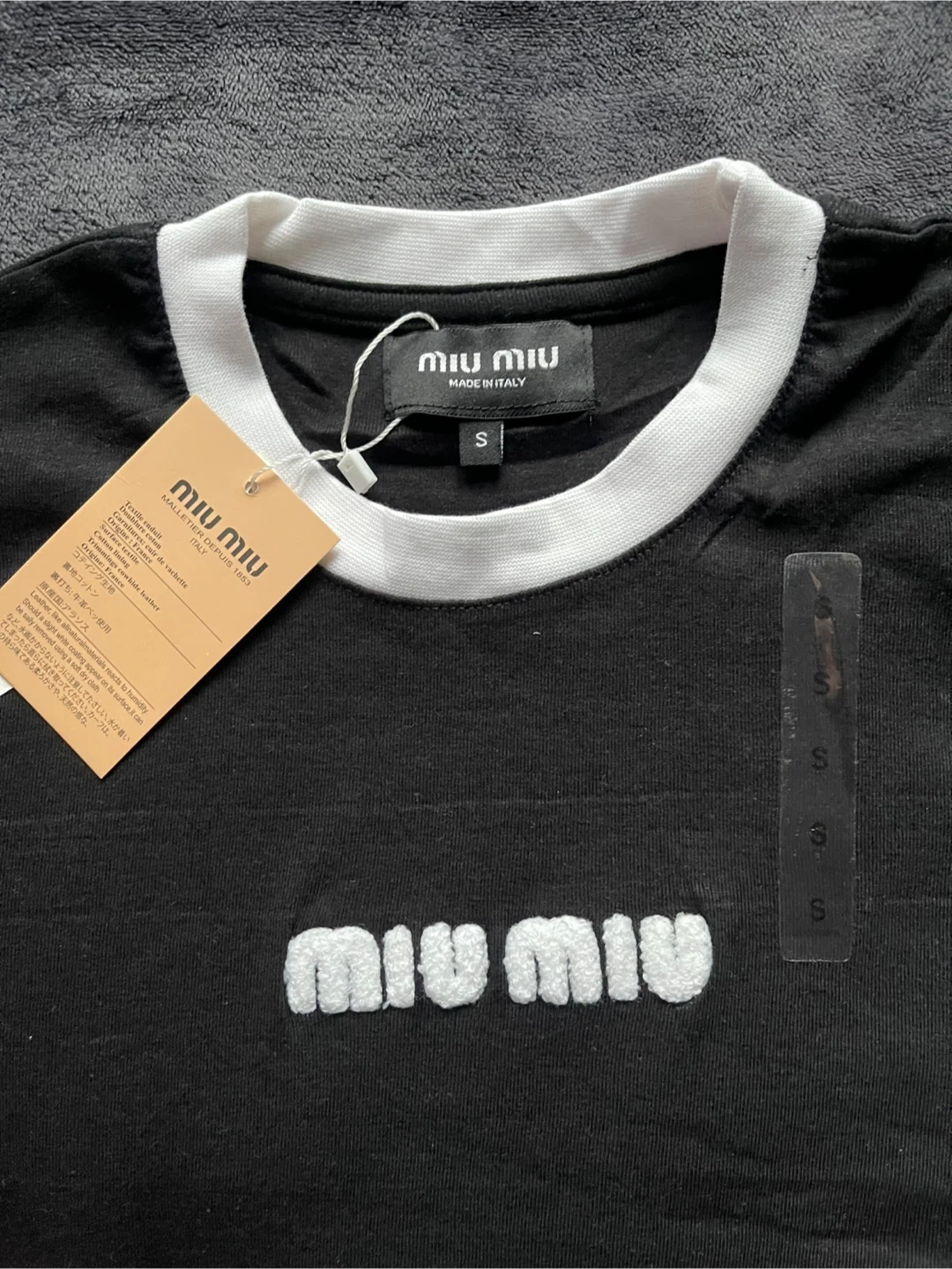 ミュウミュウ ロゴ Tシャツ ブラック Sサイズの写真2枚目