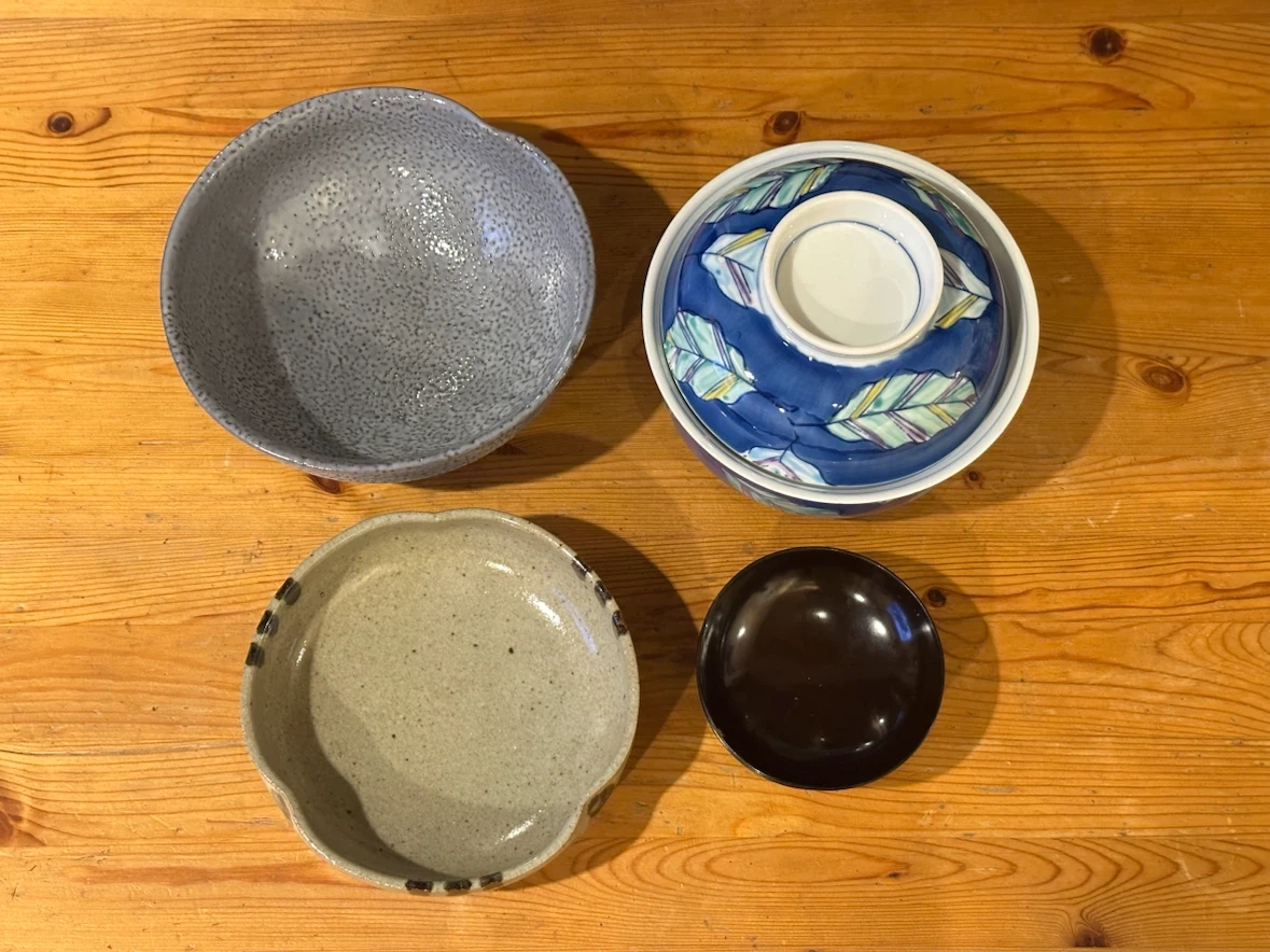 和食器セット 蓋付き碗 深鉢 中鉢 小皿 5点の写真2枚目