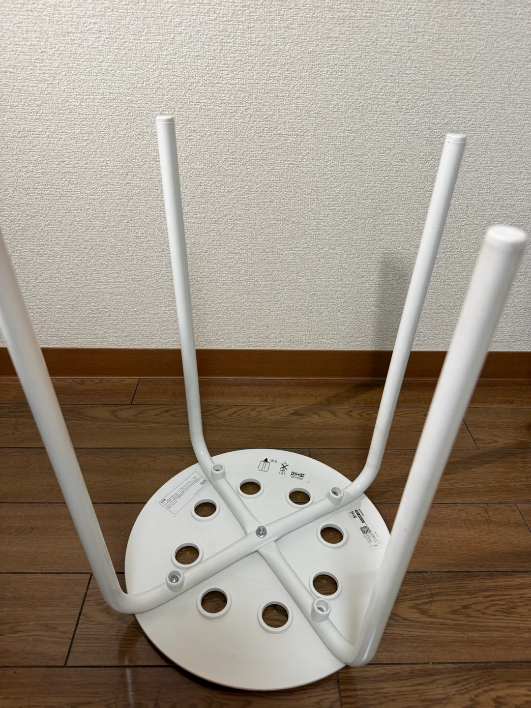 組み立て済み!2時間使用しただけ!!イケア スツール ホワイト 4脚セットの写真5枚目