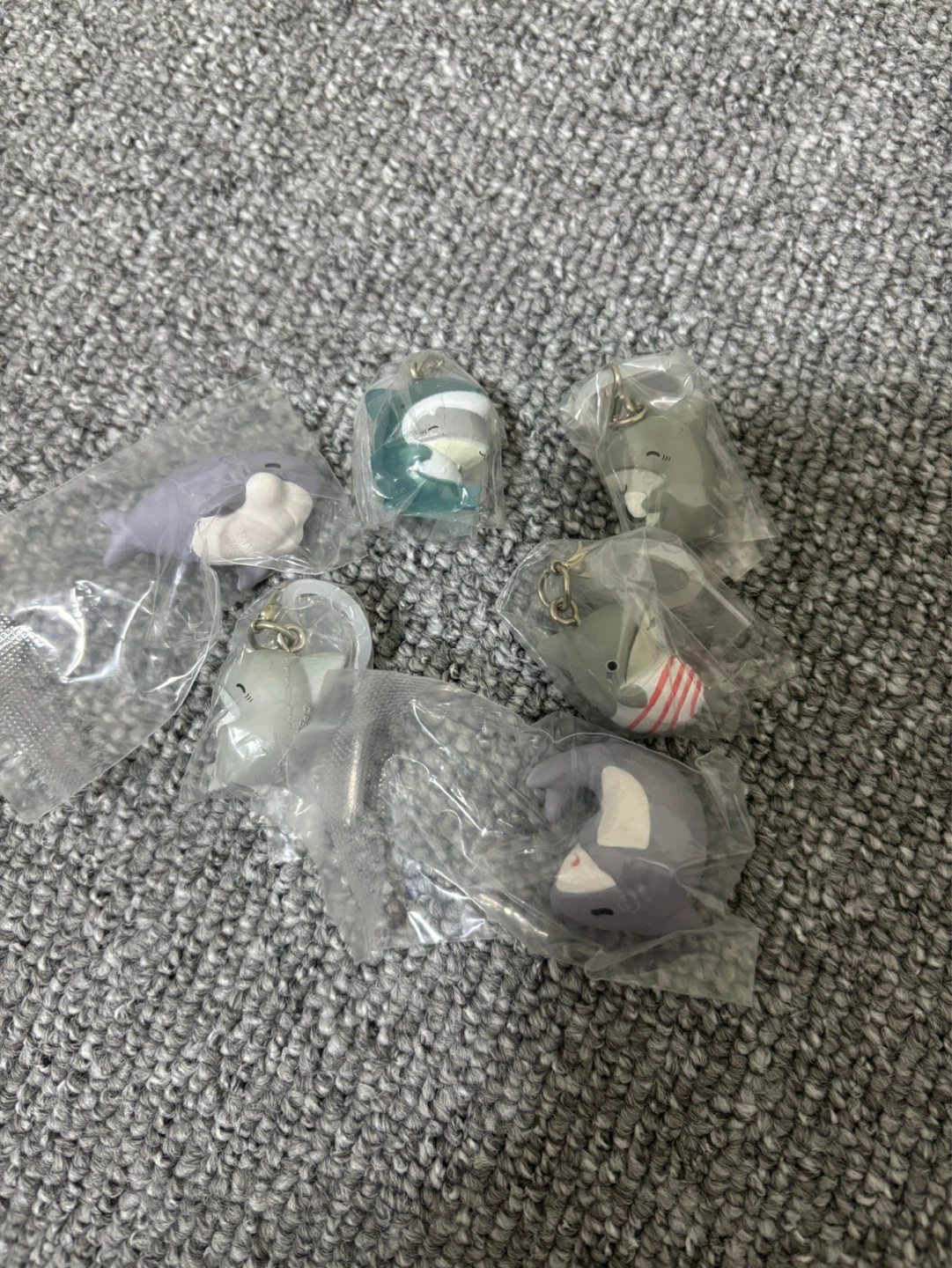 小さいサメ6点セット！（目印チャームは4点で、残り2点はフィギュアです）