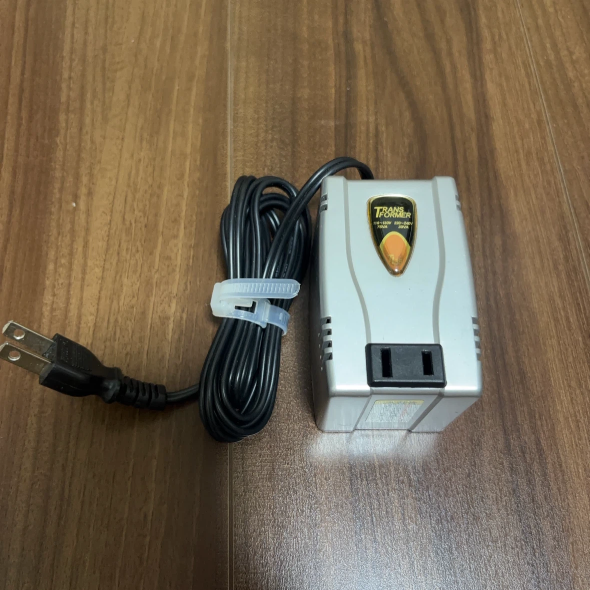 変圧器 AC 100V-220V シルバー カシムラ　Kashimura