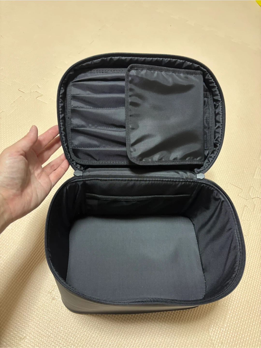 無印良品　黒 コスメポーチの写真2枚目
