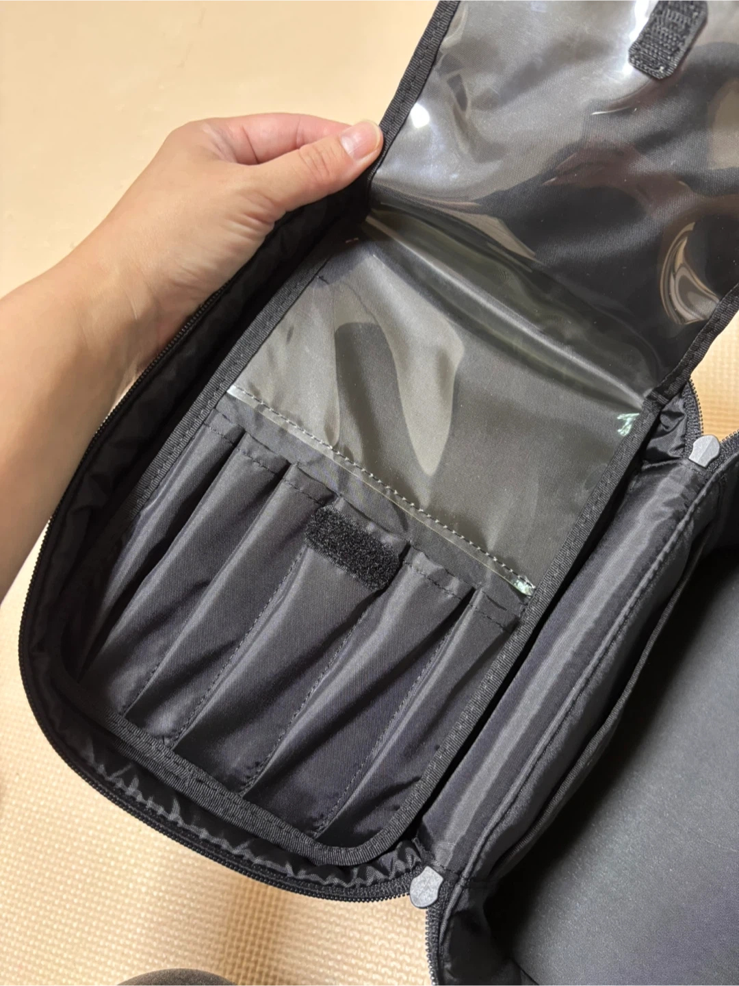 無印良品 黒 コスメポーチの写真3枚目