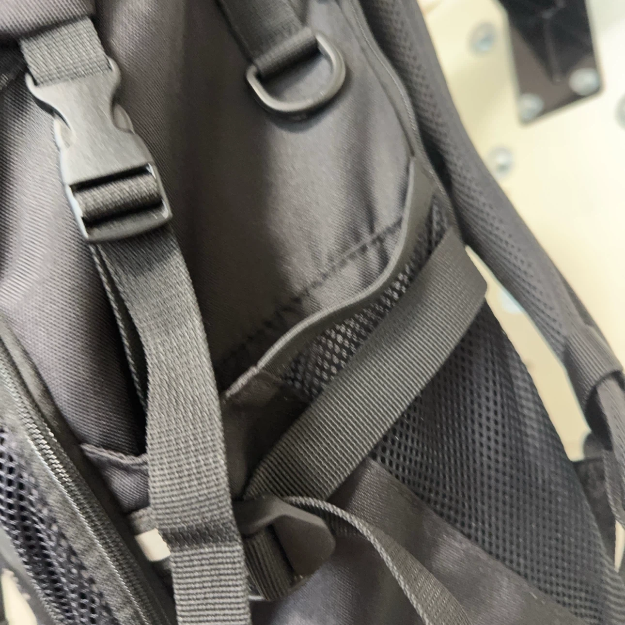 アディダス サッカー バックパック 32L ブラックの写真4枚目