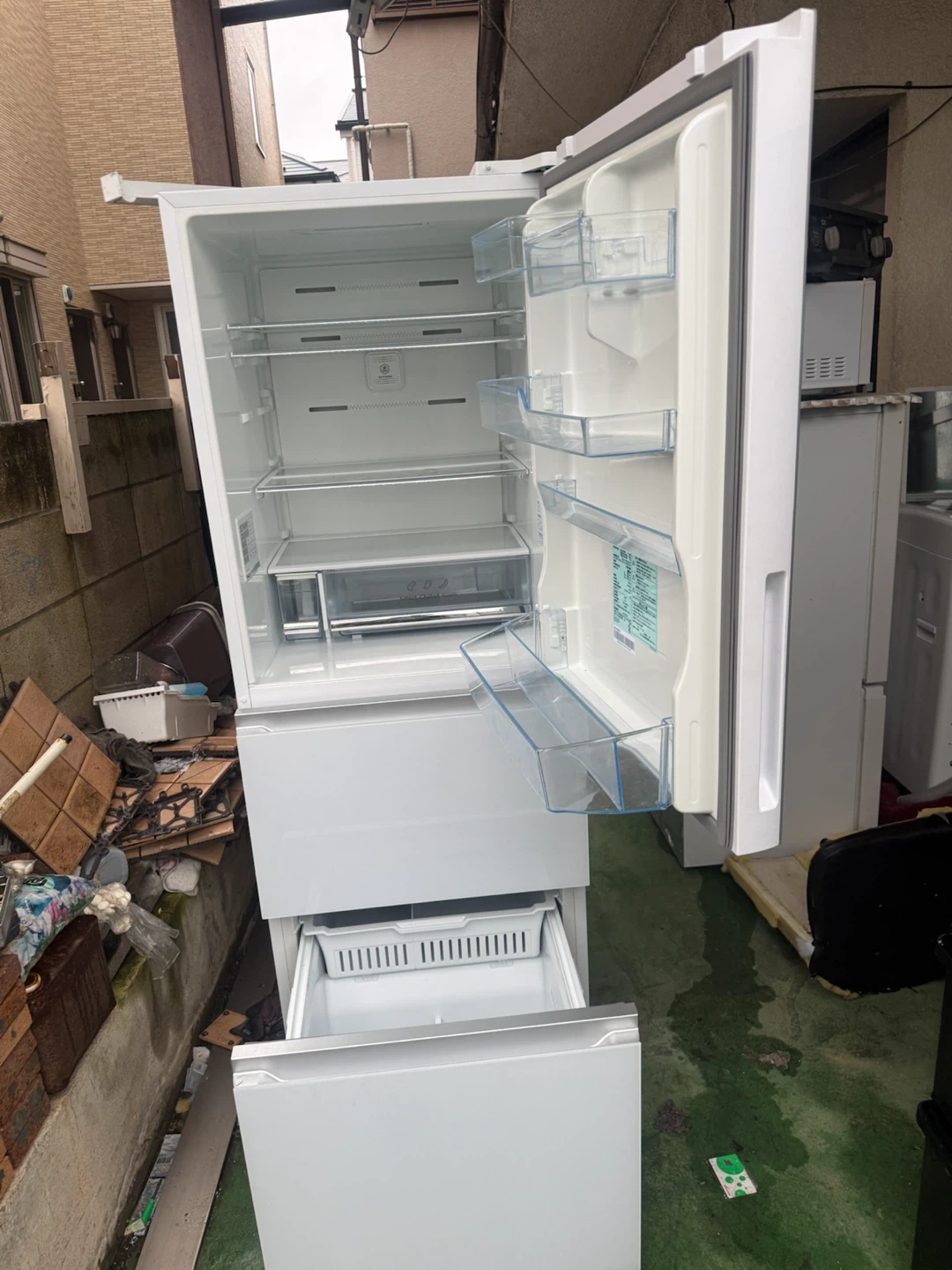 ヤマダ リフェージ 冷蔵庫 YRZ-F36K 358L 2023年製の写真2枚目