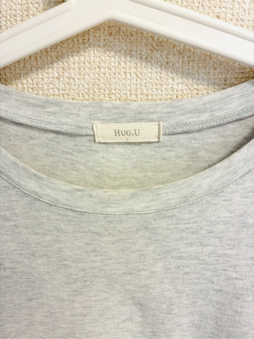 【美品】HUG.U 形がお洒落 Tシャツワンピース メランジホワイト Fの写真3枚目