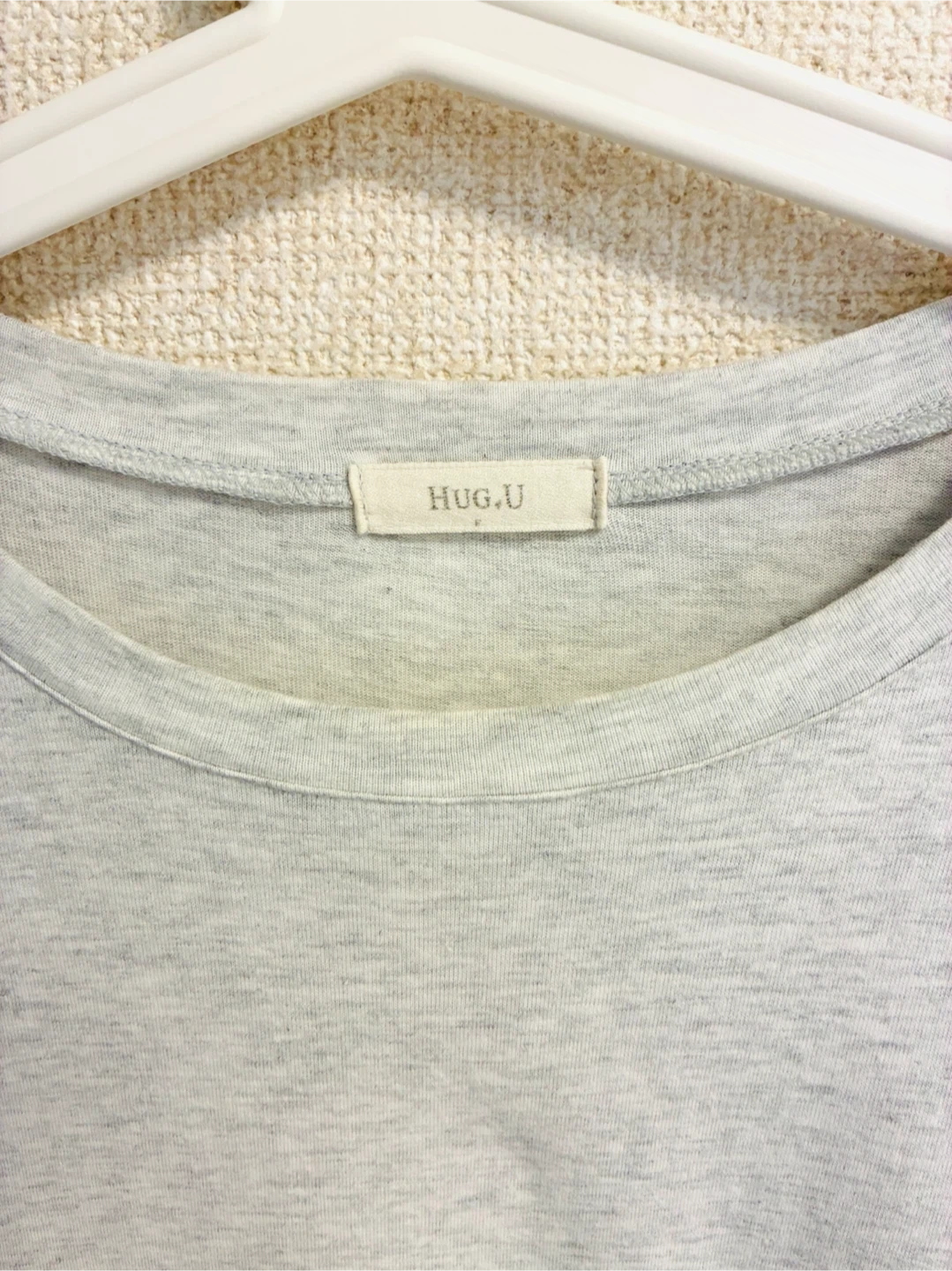 【美品】HUG.U 形がお洒落 Tシャツワンピース メランジホワイト Fの写真3枚目
