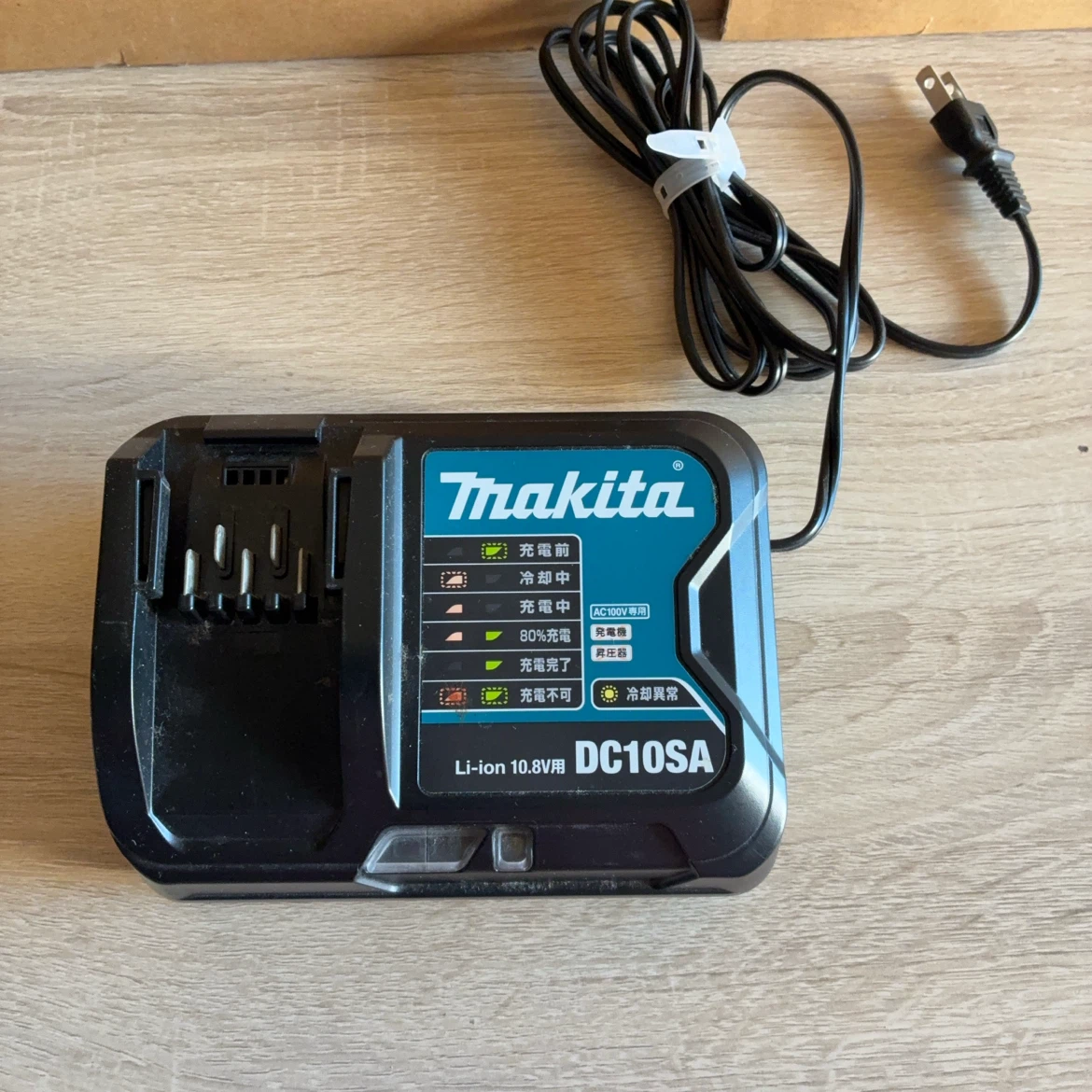 マキタ 充電式クリーナ CL107FDの写真4枚目