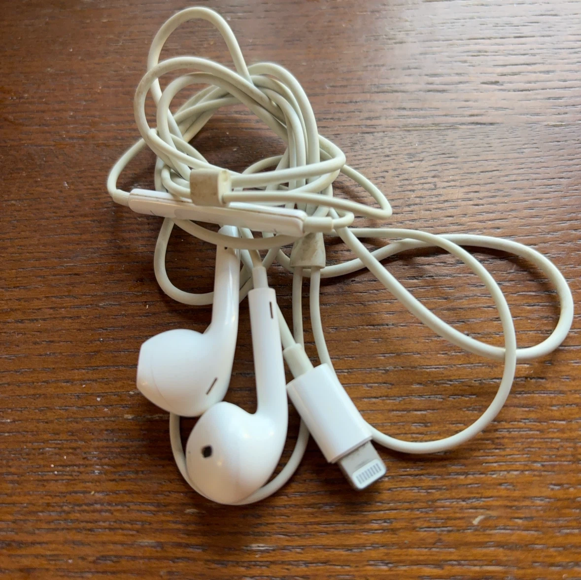 アップル 純正有線イヤホン Lightning端子
