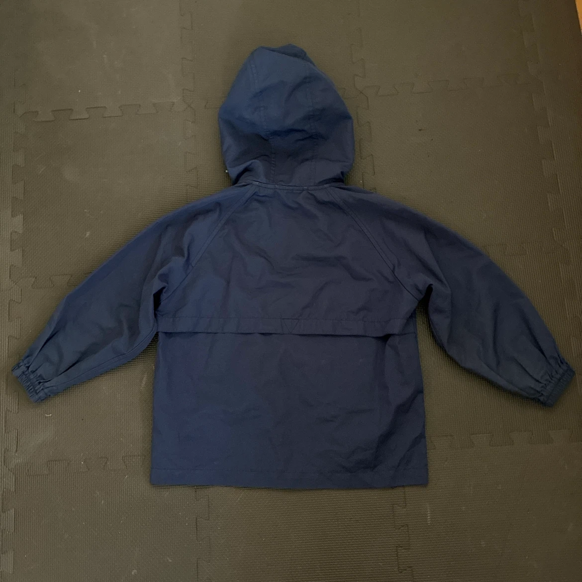 AIGLE キッズ ウィンドブレーカー ネイビー フード付き　120の写真2枚目