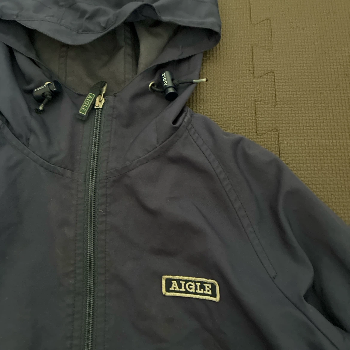 AIGLE キッズ ウィンドブレーカー ネイビー フード付き　120の写真3枚目