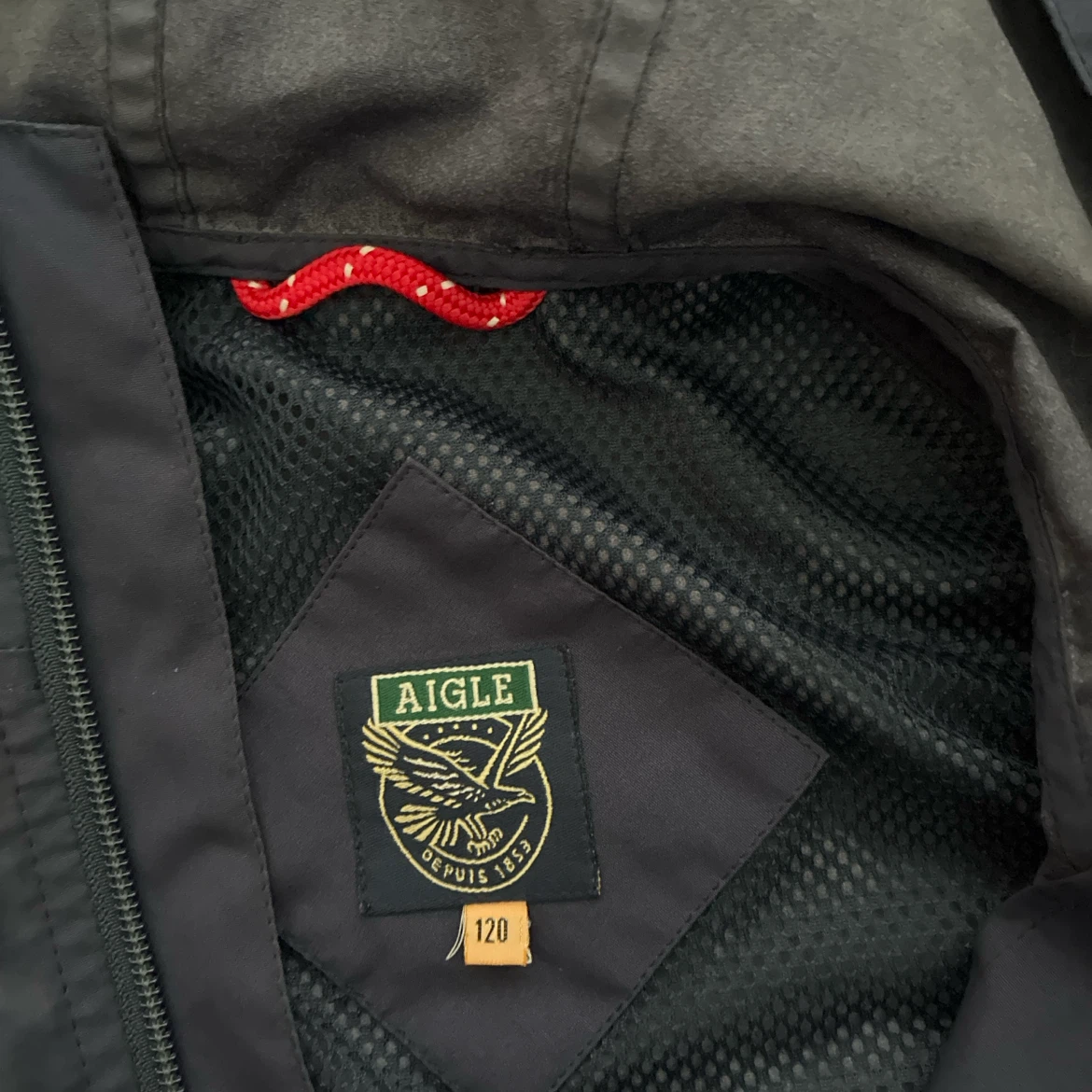 AIGLE キッズ ウィンドブレーカー ネイビー フード付き　120の写真5枚目