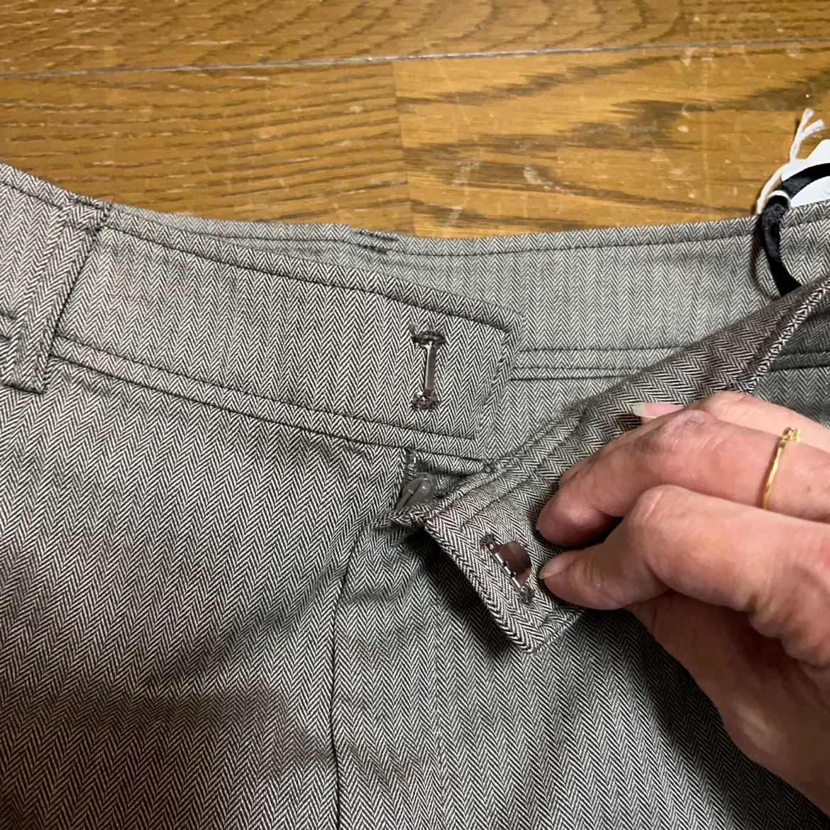 ヒロタ レディースパンツ ヘリンボーン グレーの写真2枚目