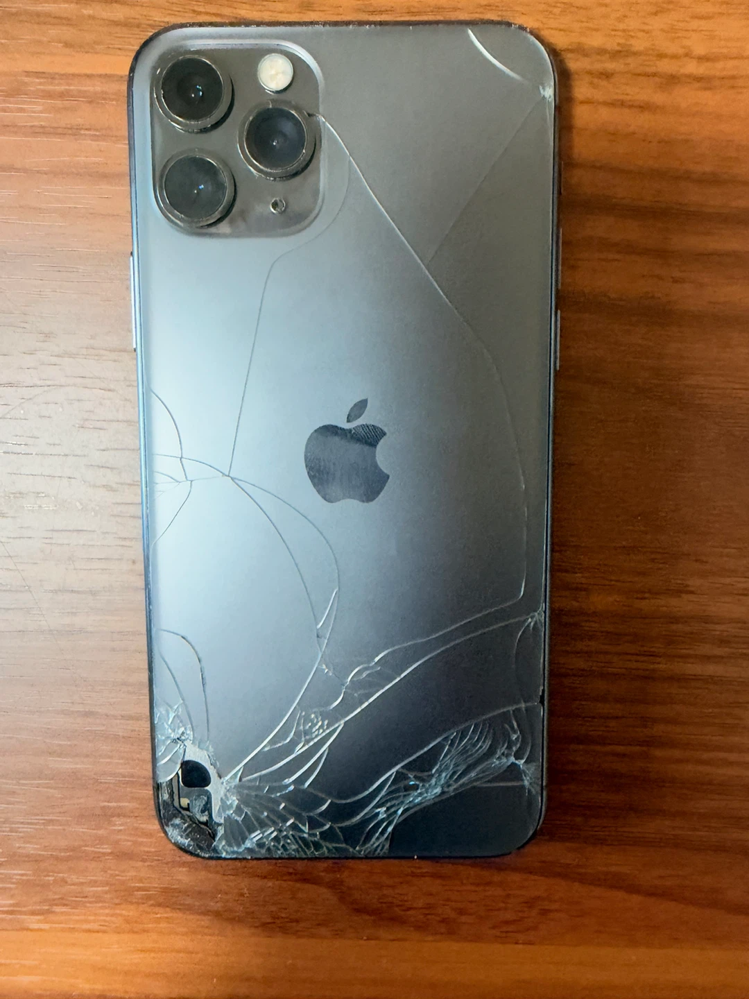 iPhone 11 Pro 64GB スペースグレイの写真3枚目