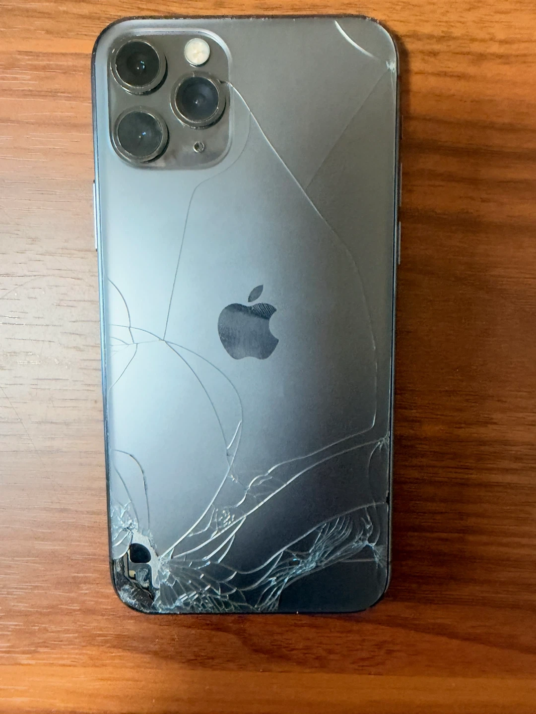 iPhone 11 Pro 64GB スペースグレイの写真3枚目