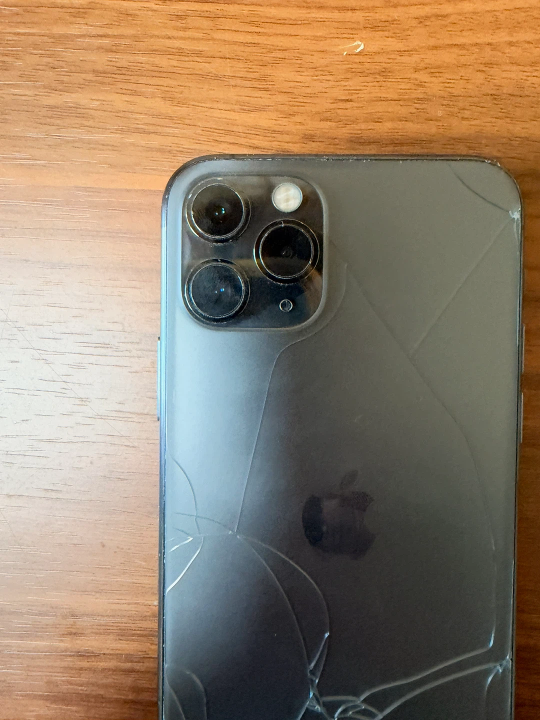 iPhone 11 Pro 64GB スペースグレイの写真4枚目