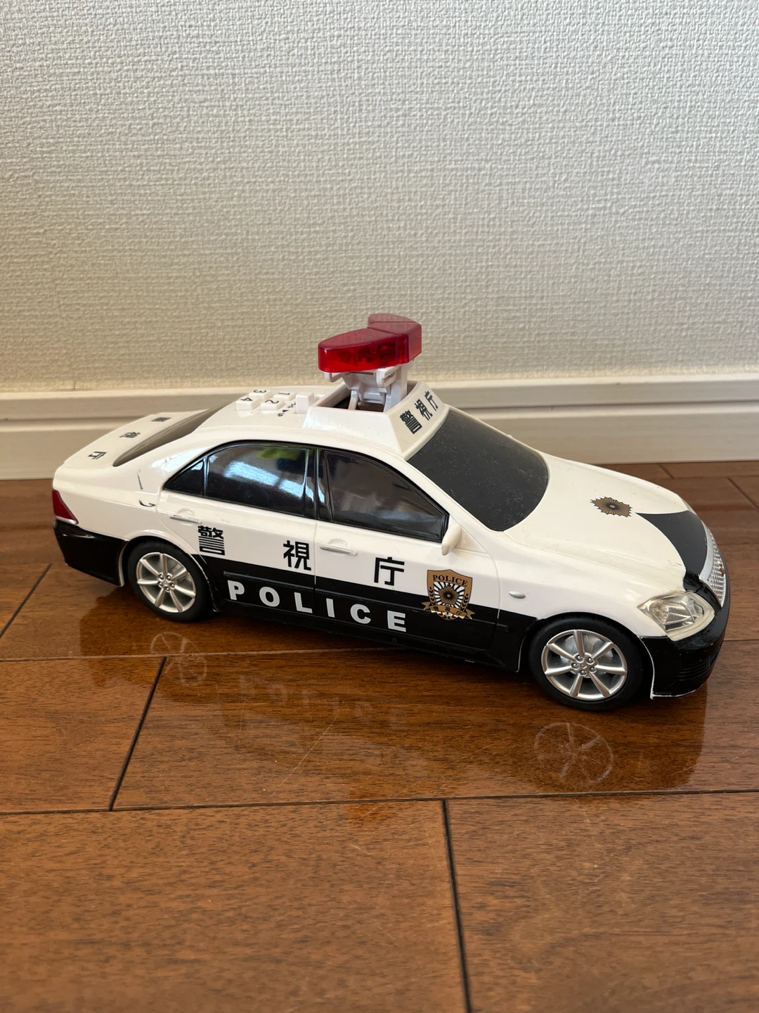 パトカー おもちゃ 警視庁仕様