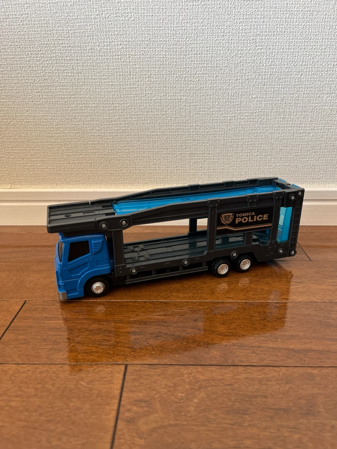トミカ ポリス キャリアカー