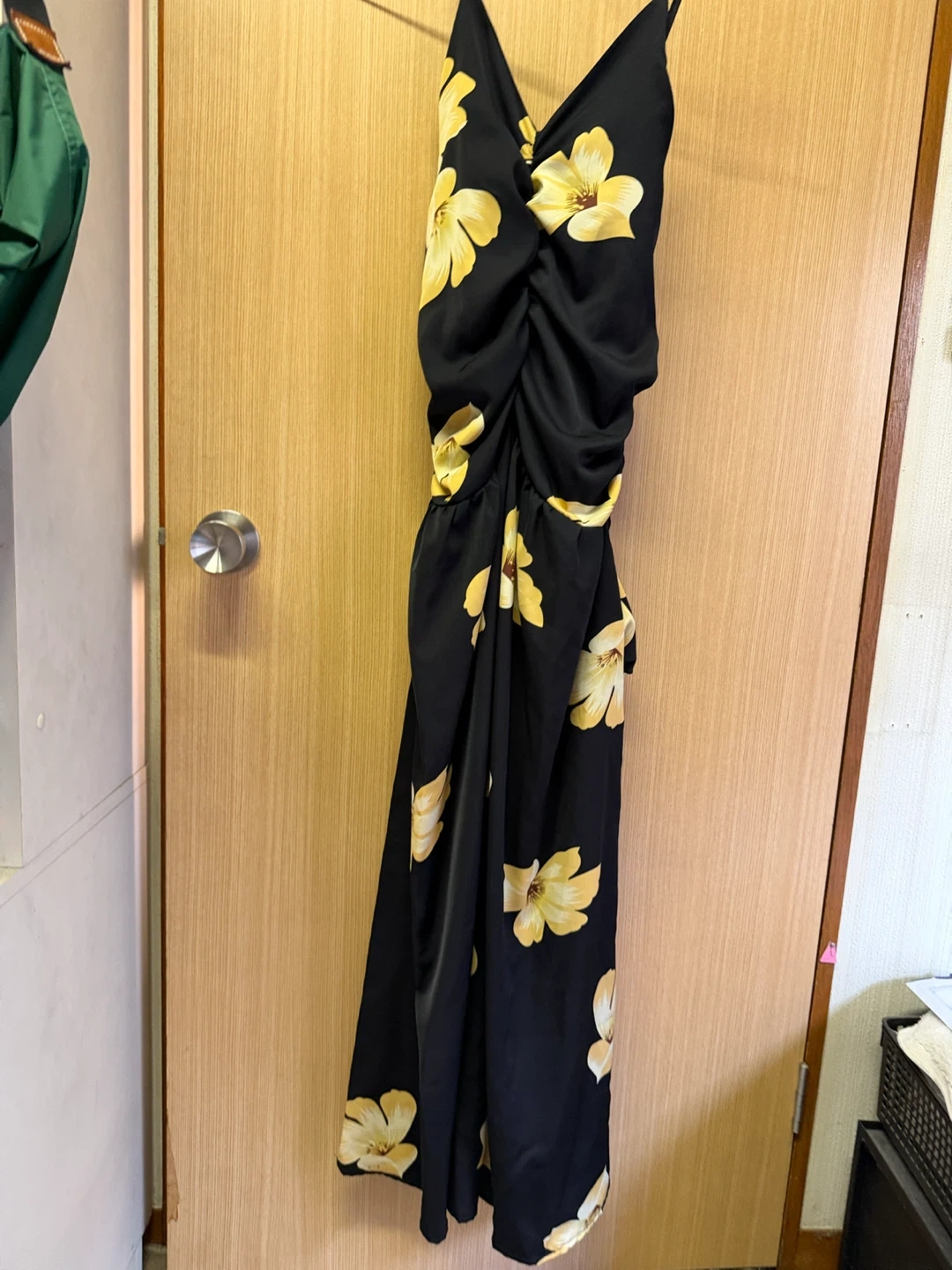 花柄 マキシ丈ワンピース 黒×イエロー