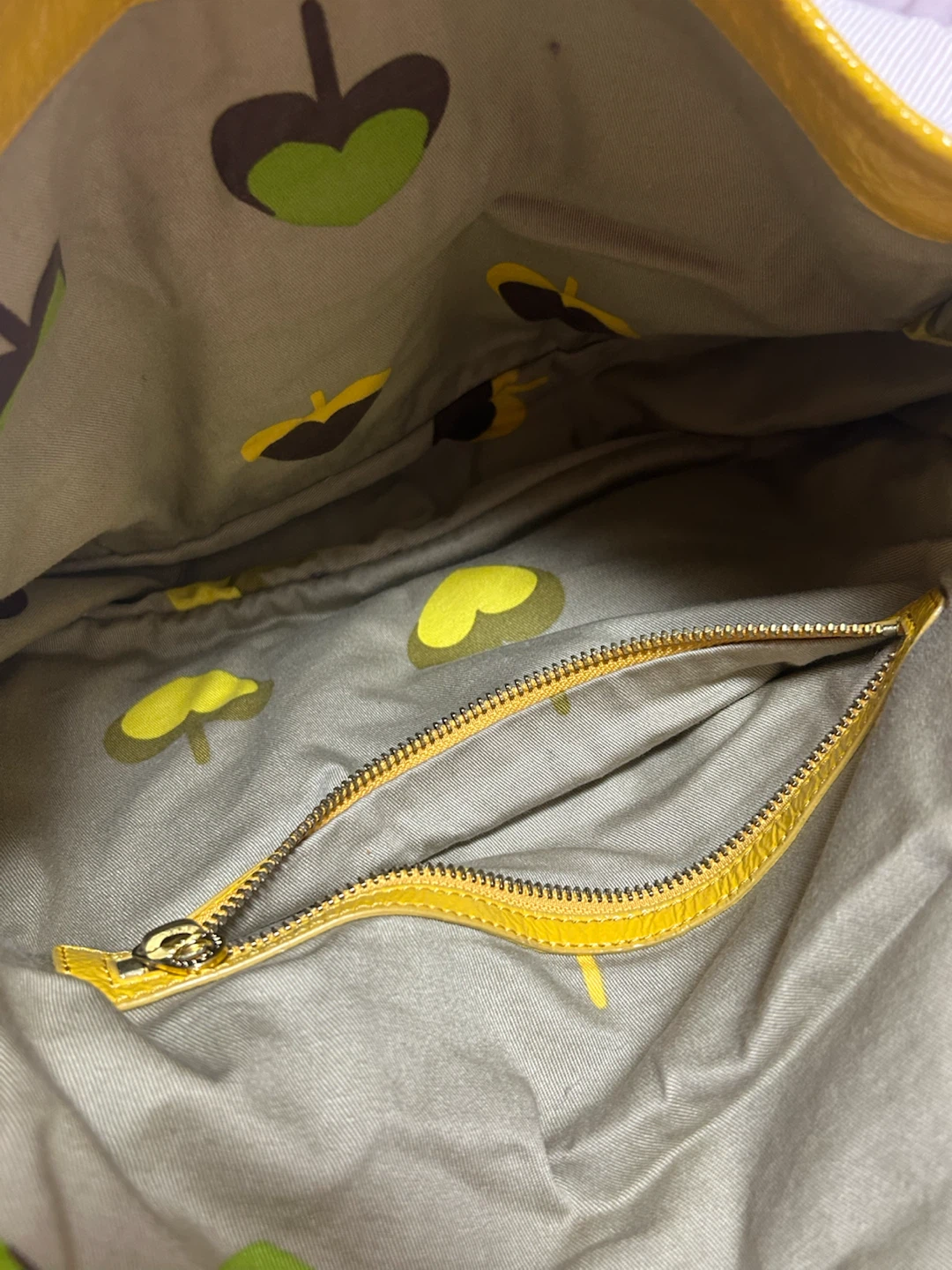 MARC BY MARC JACOBS エナメルショルダーバッグ 黄色の写真5枚目
