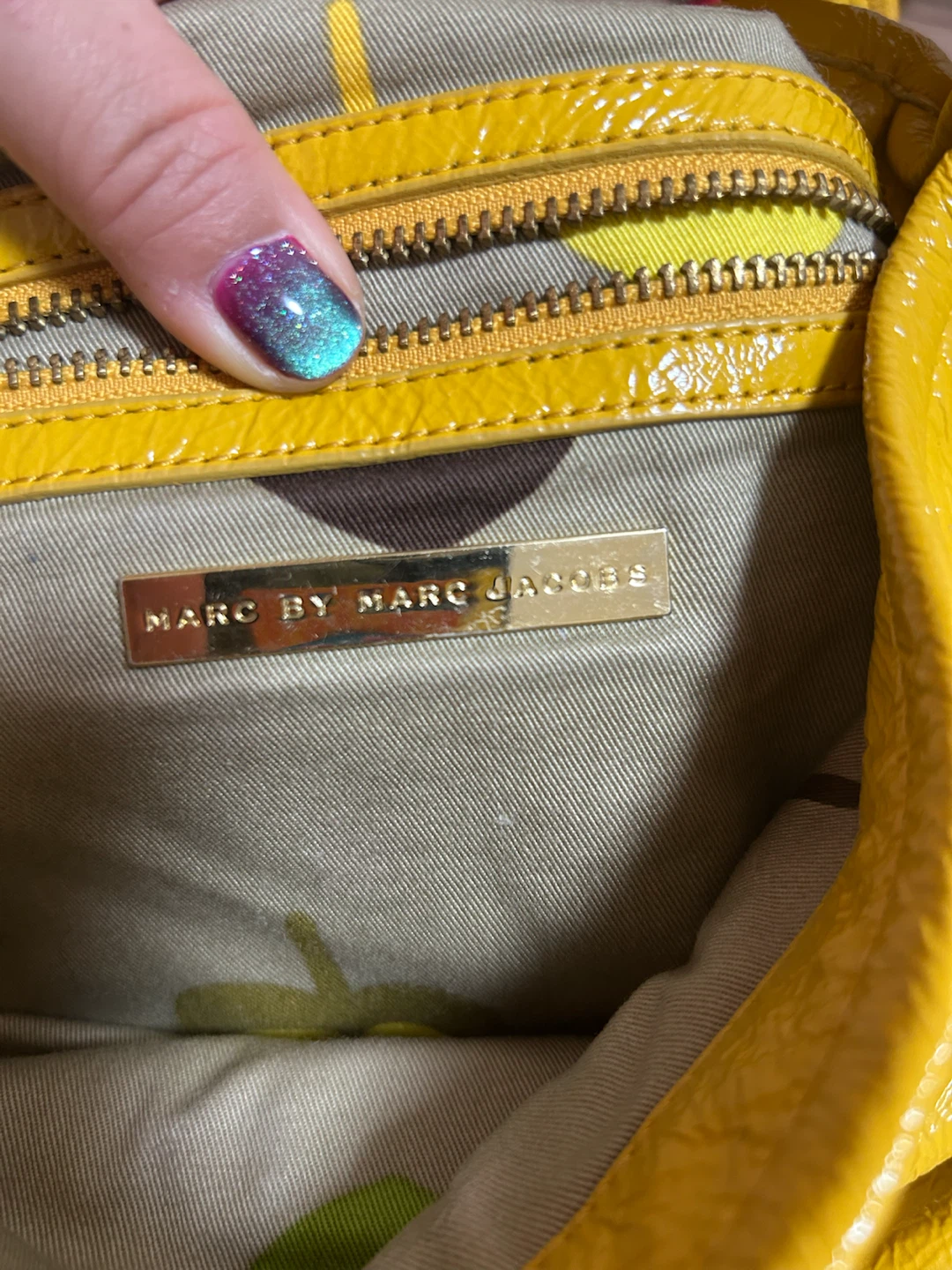 MARC BY MARC JACOBS エナメルショルダーバッグ 黄色の写真7枚目