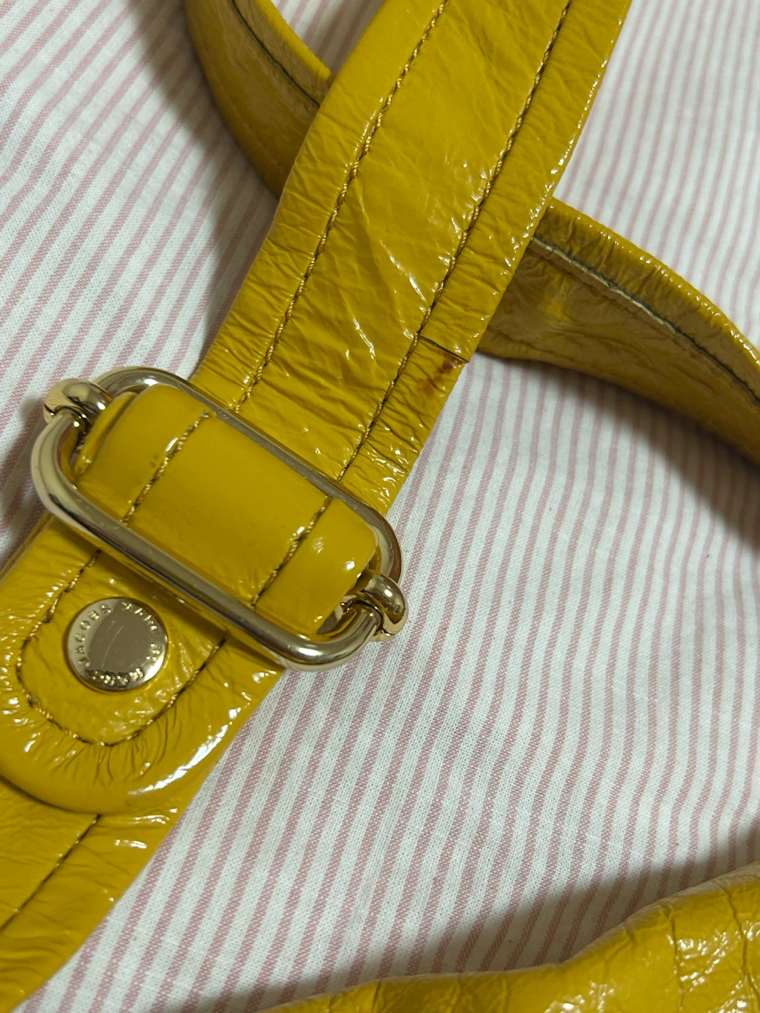 MARC BY MARC JACOBS エナメルショルダーバッグ 黄色の写真8枚目