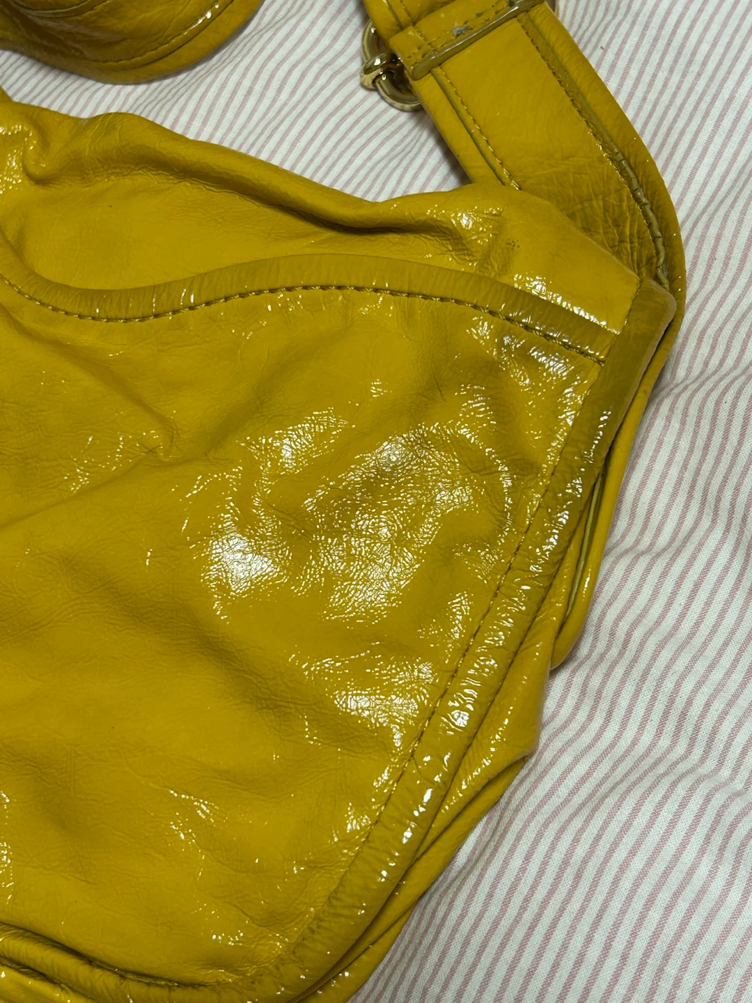 MARC BY MARC JACOBS エナメルショルダーバッグ 黄色の写真9枚目