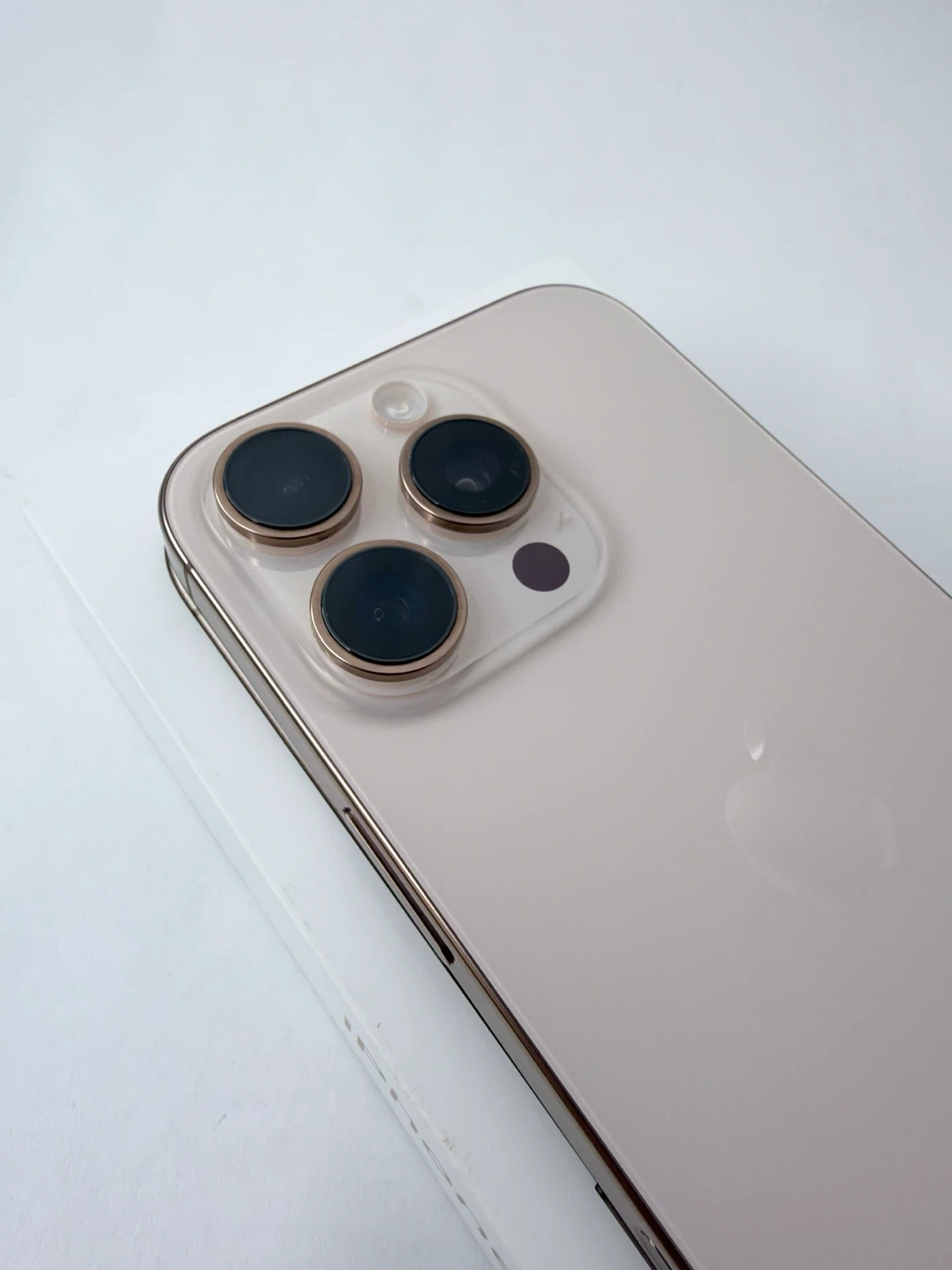 【超美品】iPhone 16 Pro 128GB デザートチタニウム SIMフリーの写真3枚目