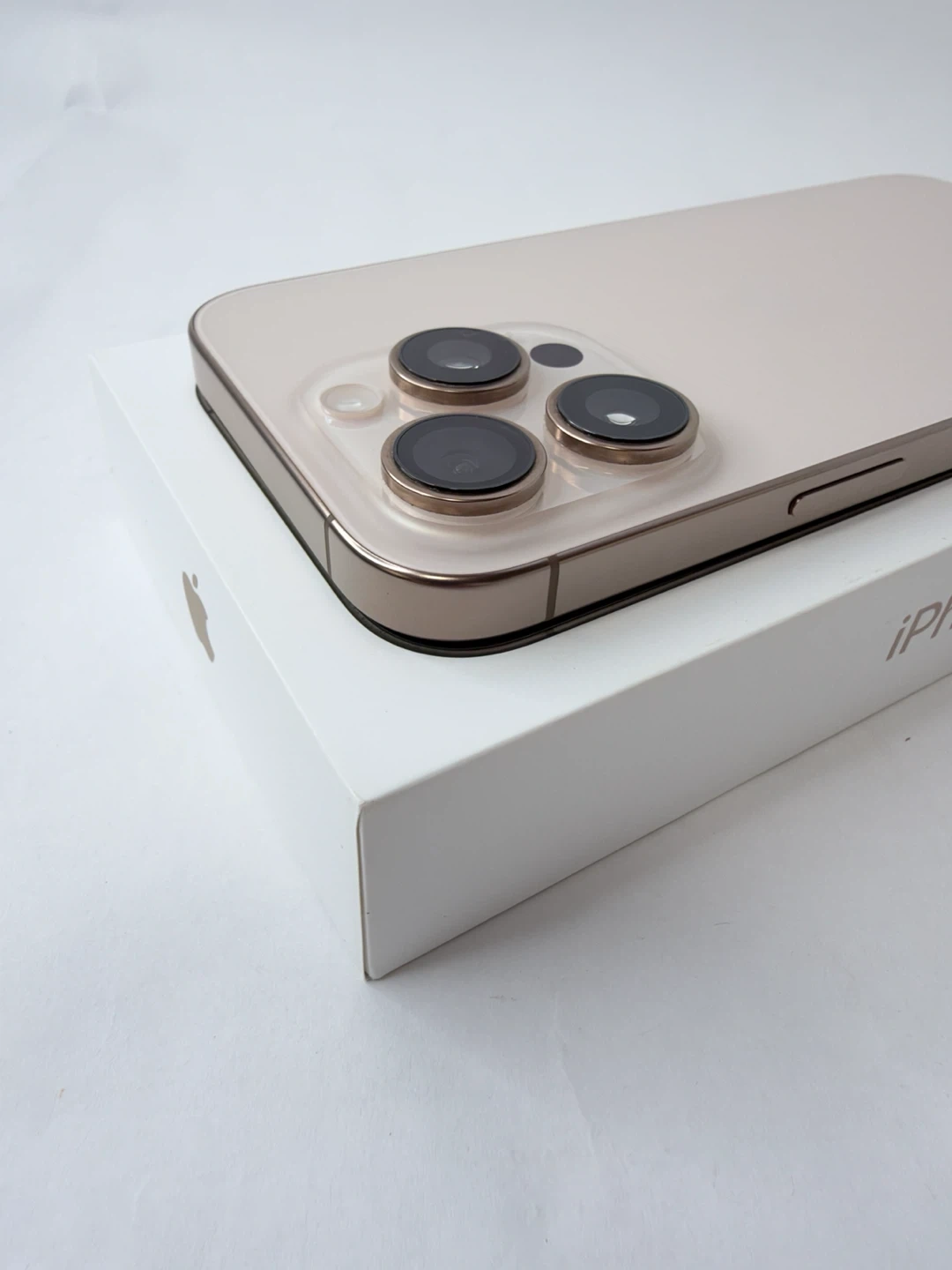 【超美品】iPhone 16 Pro 128GB デザートチタニウム SIMフリーの写真5枚目