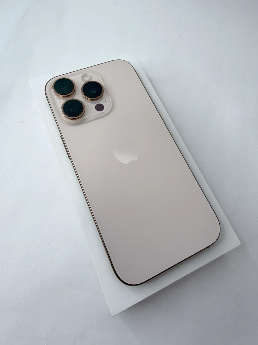 【超美品】iPhone 16 Pro 128GB デザートチタニウム SIMフリーの写真8枚目