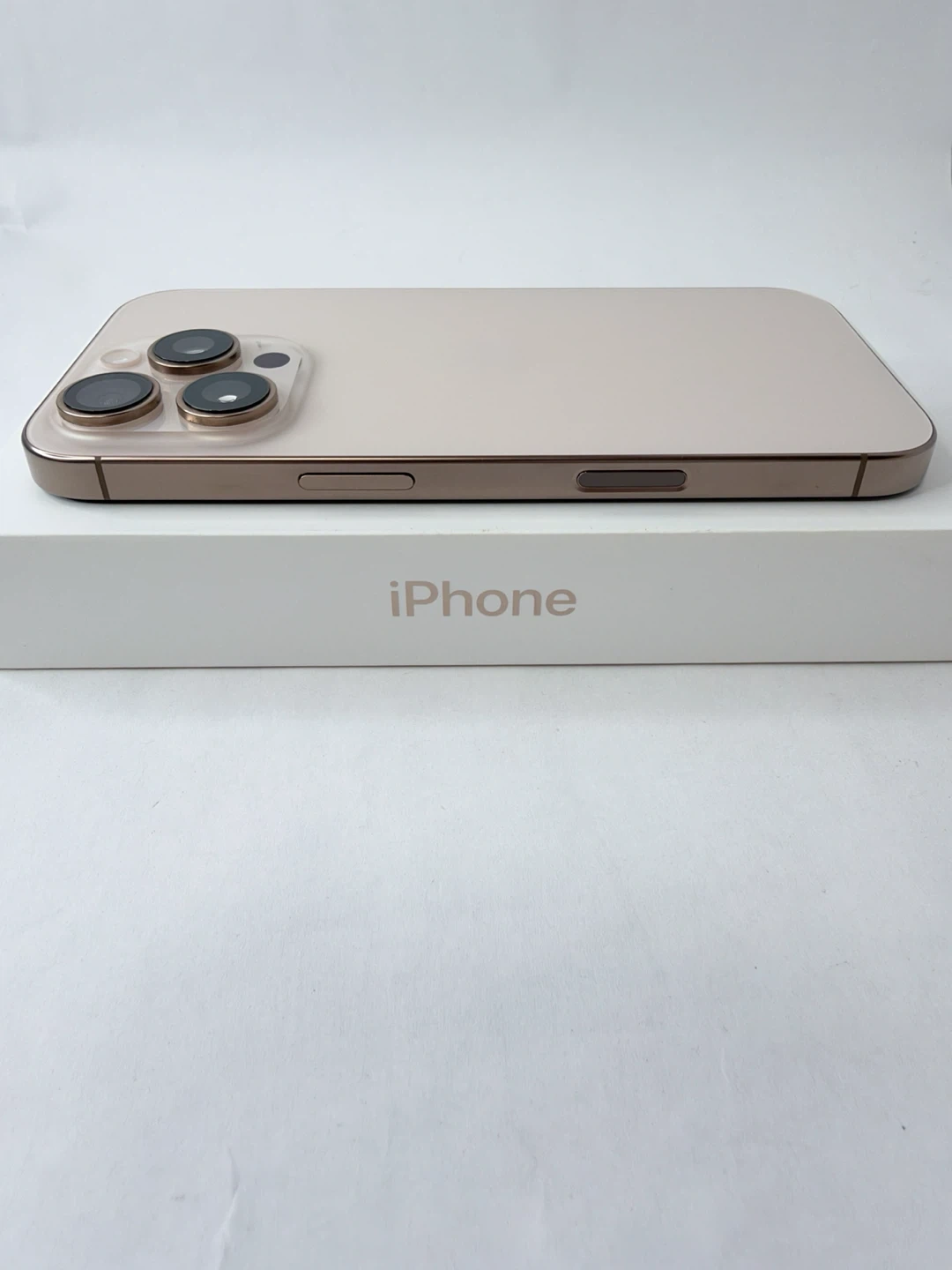 【超美品】iPhone 16 Pro 128GB デザートチタニウム SIMフリーの写真9枚目