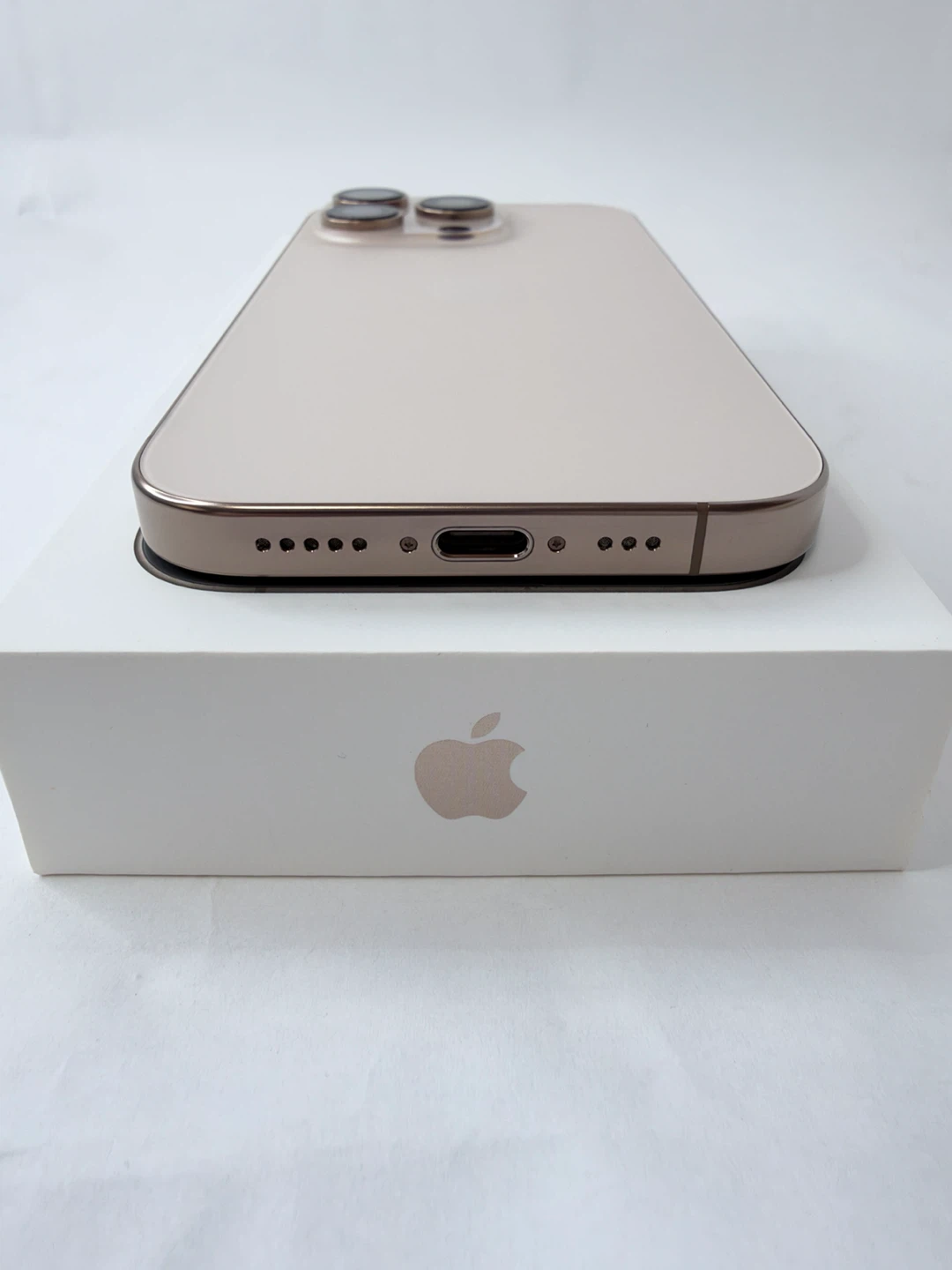 【超美品】iPhone 16 Pro 128GB デザートチタニウム SIMフリーの写真10枚目