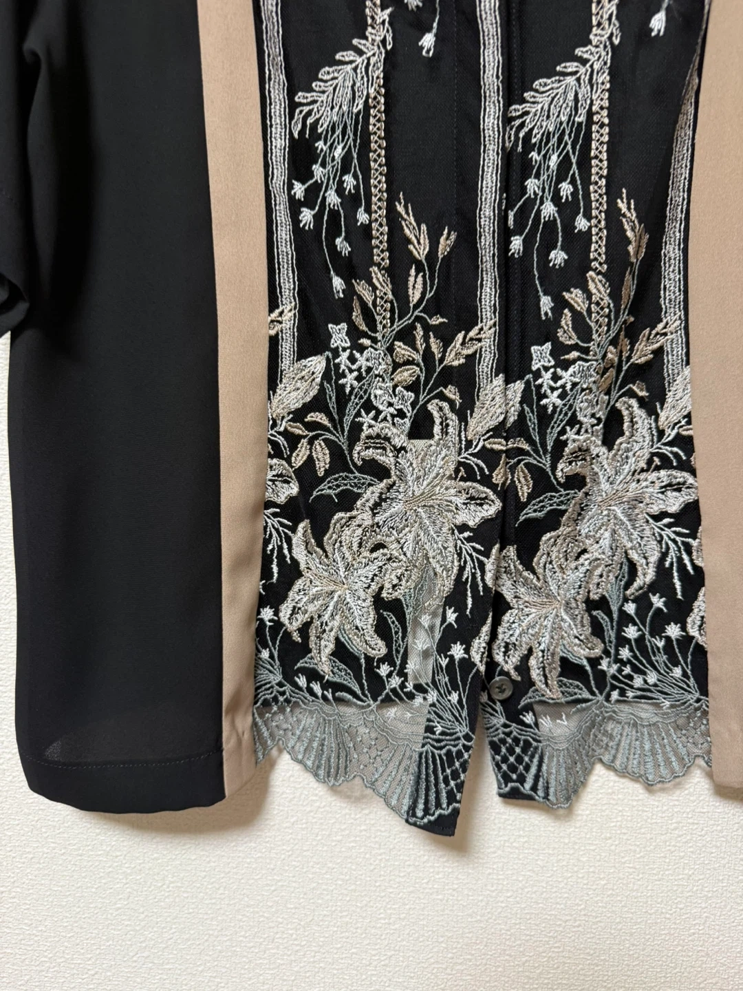 【完売品】新品 未使用 定価35200円 ミューラル 刺繍 シャツ ブラック 半袖 MURRAL 日本製の写真7枚目