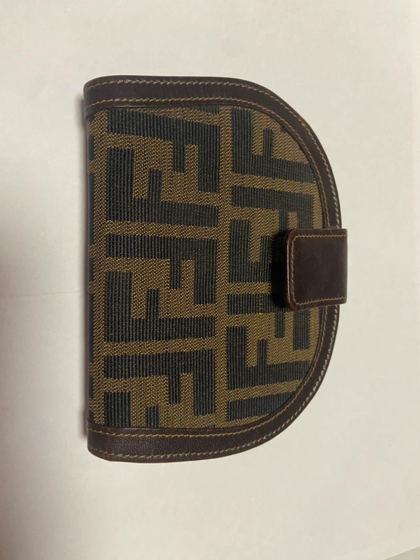 フェンディ ズッカ柄 折り財布