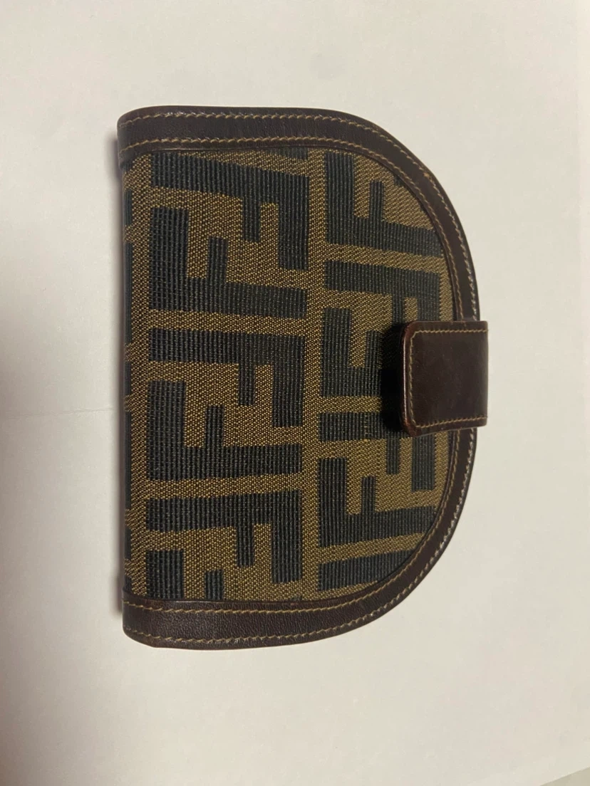 フェンディ ズッカ柄 折り財布