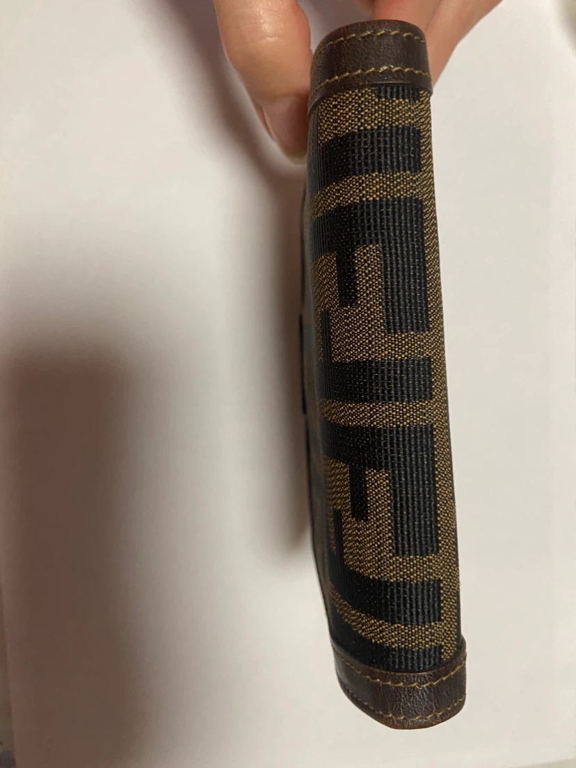 フェンディ ズッカ柄 折り財布の写真2枚目