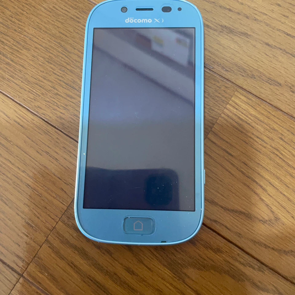 ドコモ らくらくスマートフォンF-06F ブルー