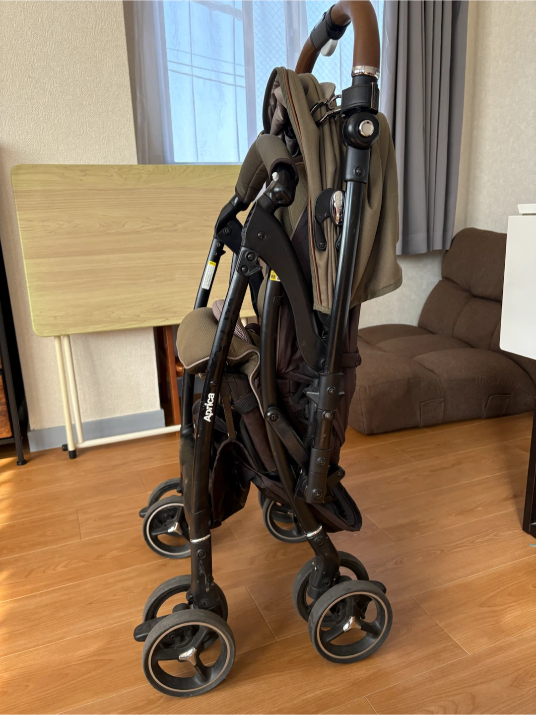 アップリカ ベビーカー カーキの写真2枚目