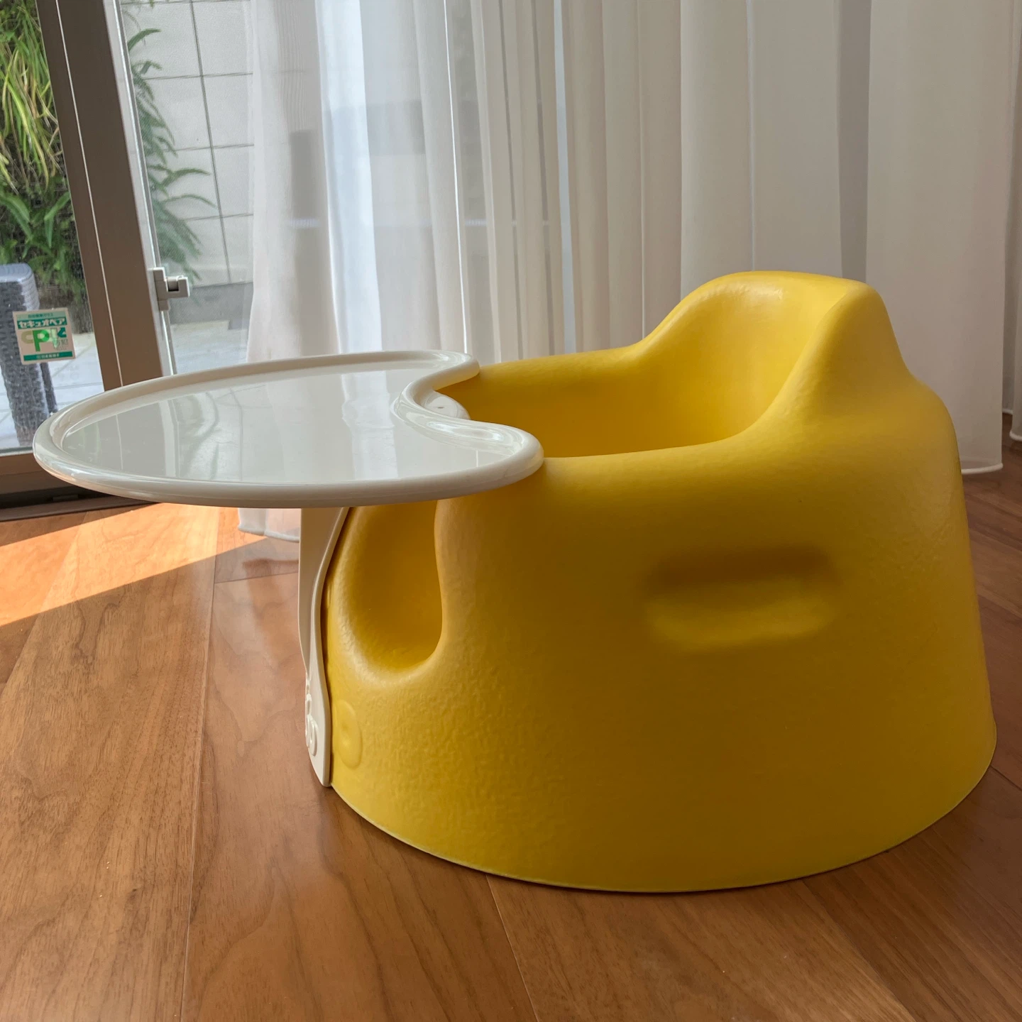 Bumbo バンボ ベビーソファ イエロー テーブルつき ベビーチェア