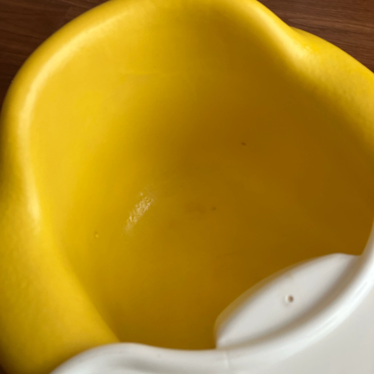 Bumbo バンボ ベビーソファ イエロー テーブルつき ベビーチェアの写真5枚目