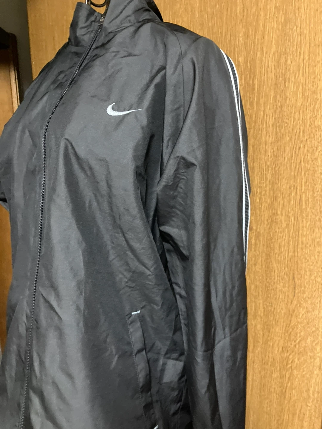 ナイキ ウィンドブレーカー 黒 レディース Sサイズの写真2枚目