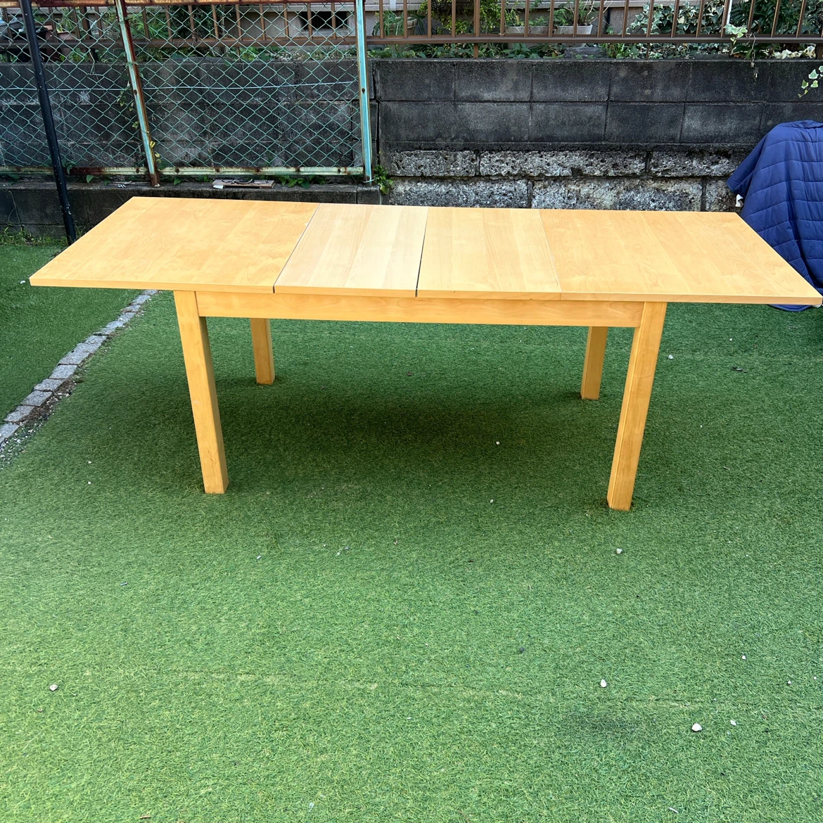 IKEA 伸長式140cm〜220cm　ダイニングテーブル BJURSTA（ビュースタ）の写真2枚目