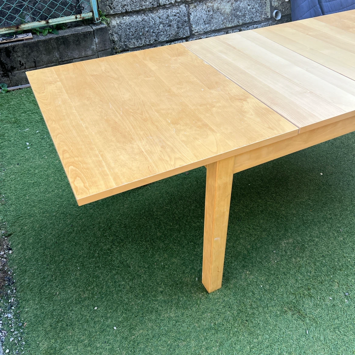 IKEA 伸長式140cm〜220cm　ダイニングテーブル BJURSTA（ビュースタ）の写真3枚目