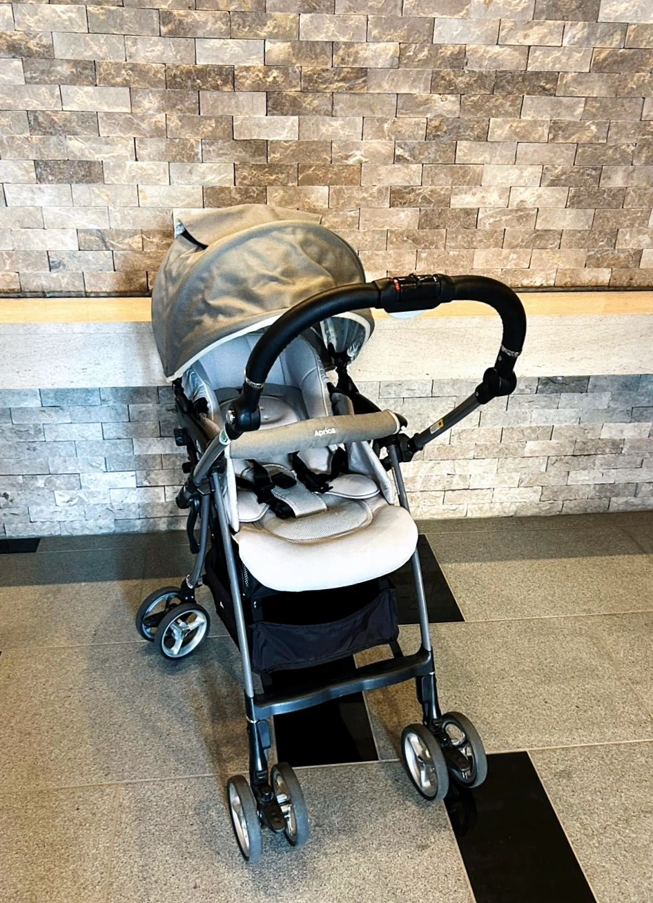 アップリカ ベビーカー 両対面式 グレーの写真2枚目