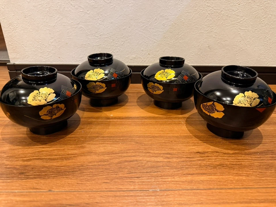 漆器 蓋付き椀 4客セット 金彩花柄の写真2枚目