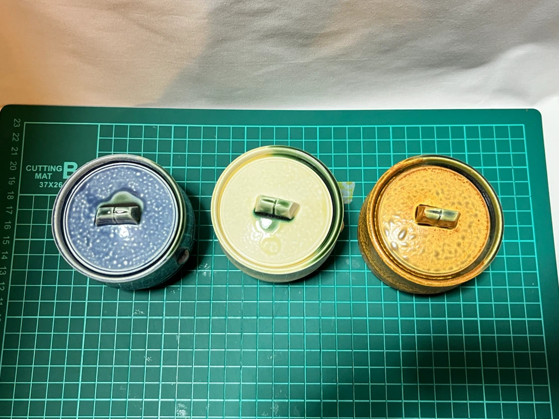陶器製 蓋付き小鉢 3色セット 薬味入れの写真2枚目